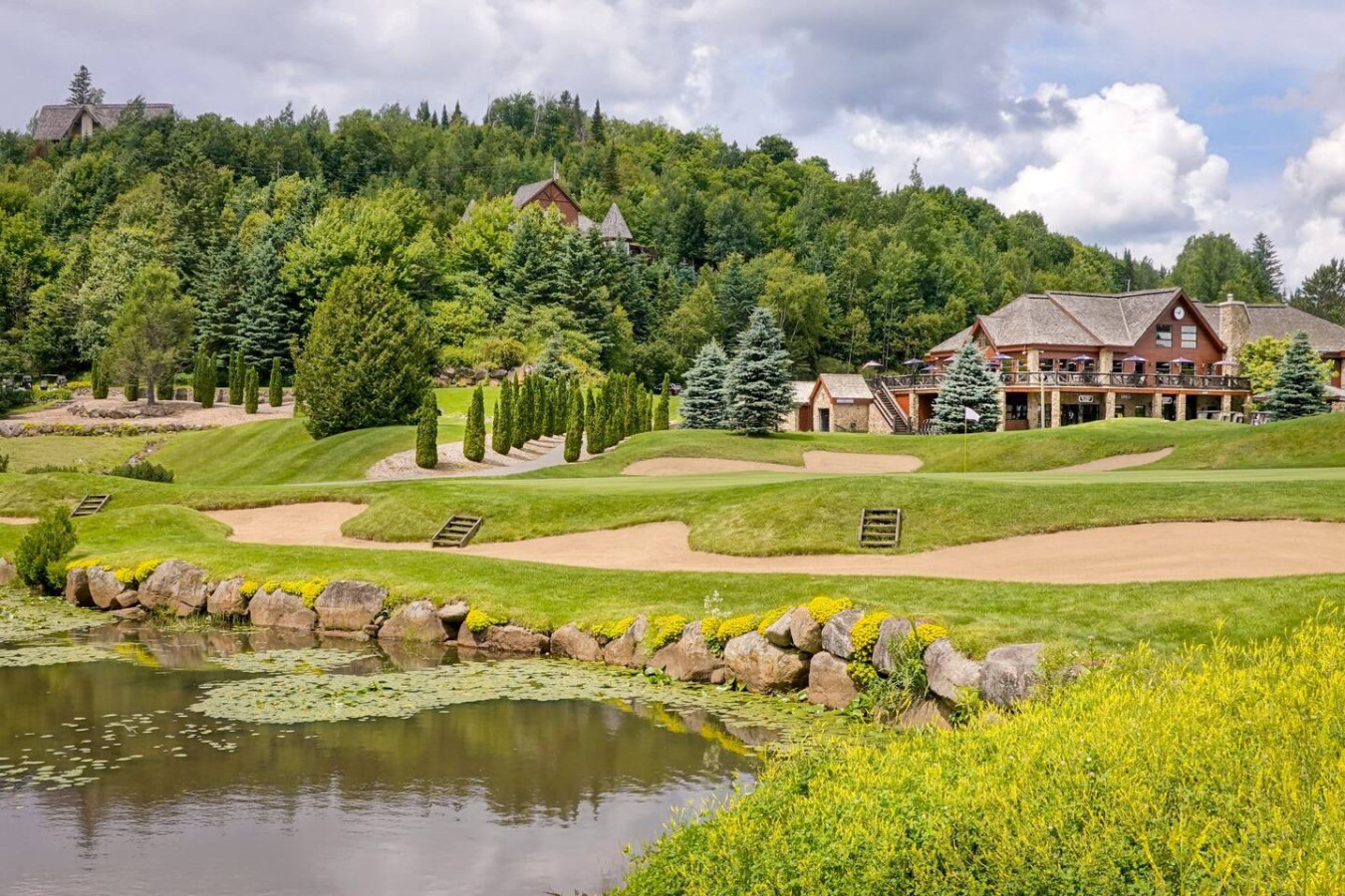 prestige-condo-at-the-foot-of-the-slopes-st-sauveur/