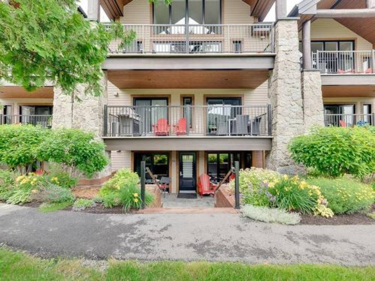 prestige-condo-at-the-foot-of-the-slopes-st-sauveur/