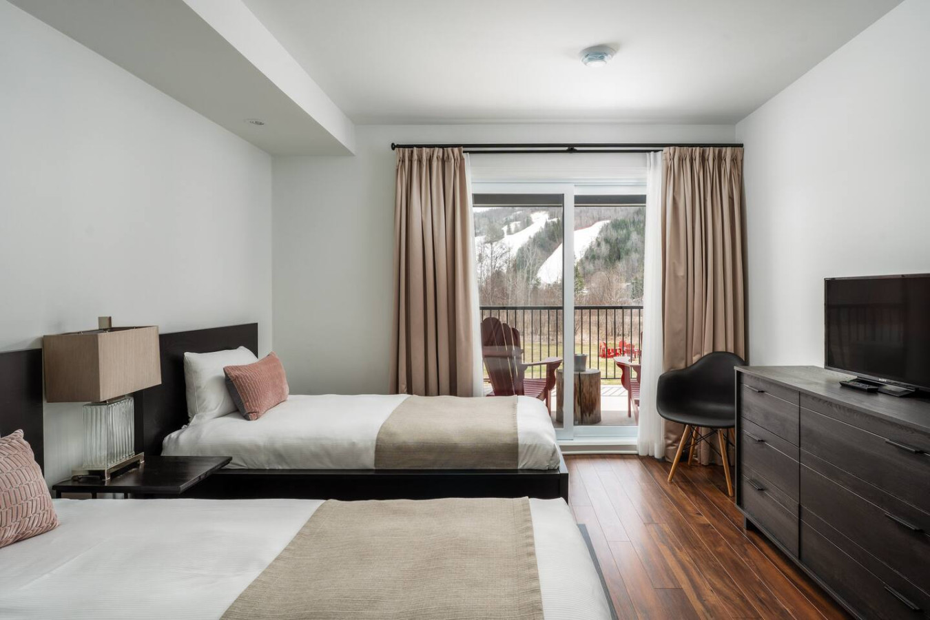 2-bedrooms-suite-with-direct-ski-access/