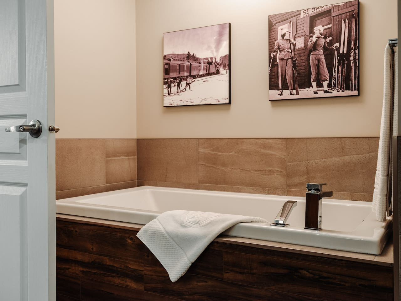 2-bedrooms-suite-with-direct-ski-access/