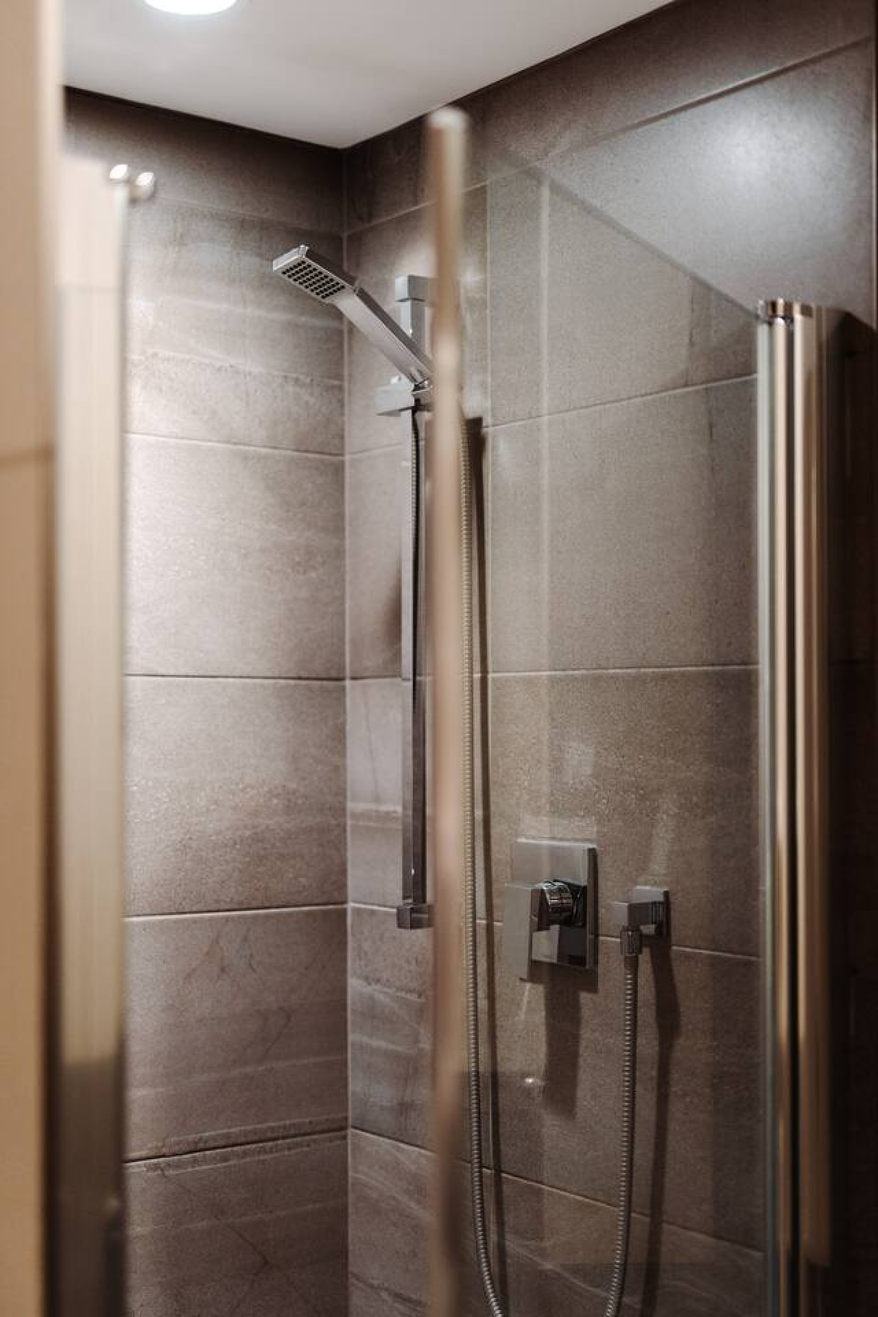 2-bedrooms-suite-with-direct-ski-access/