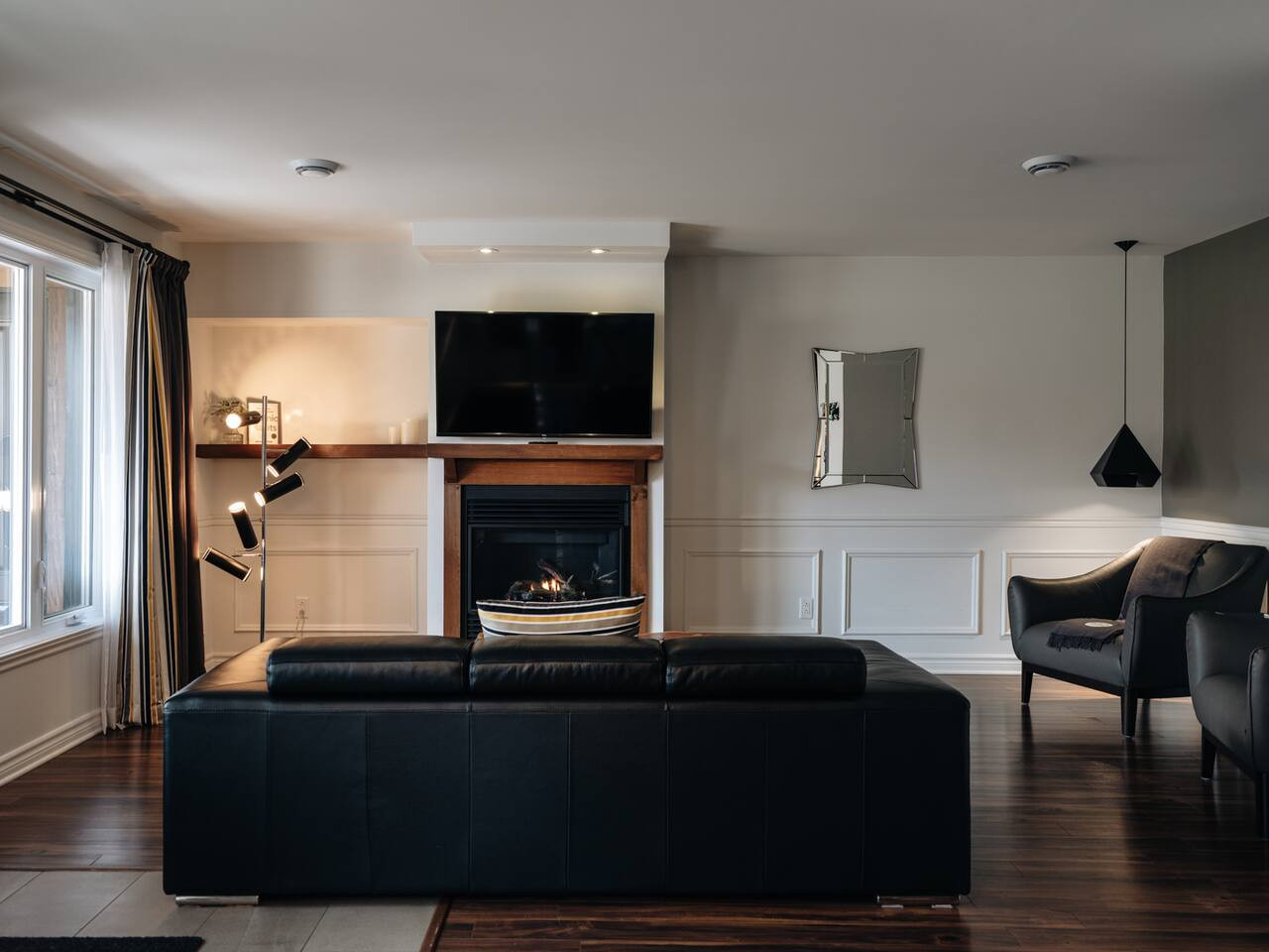 chic-condo-at-the-foot-of-the-st-sauveur-slopes/