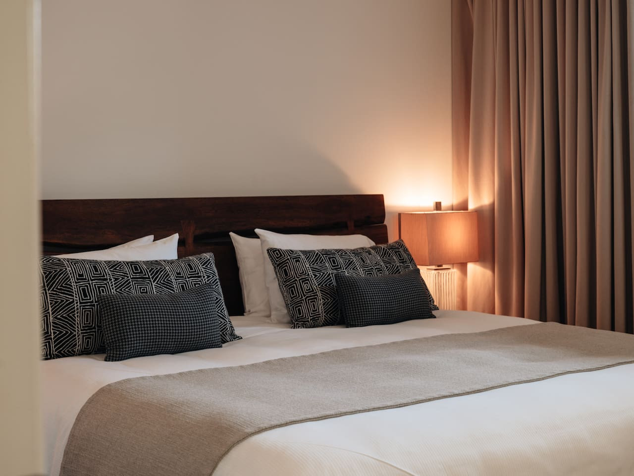 chic-condo-at-the-foot-of-the-st-sauveur-slopes/