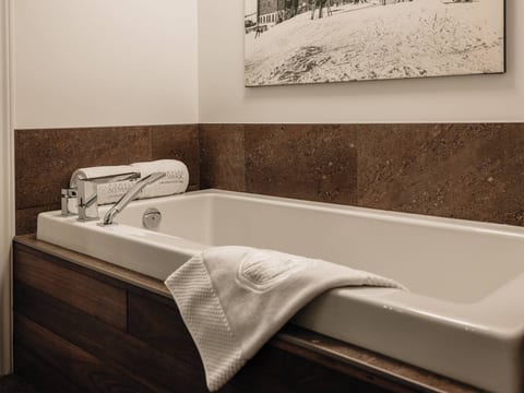 Luxury Ski-In/Ski-Out Condo in Saint-Sauveur