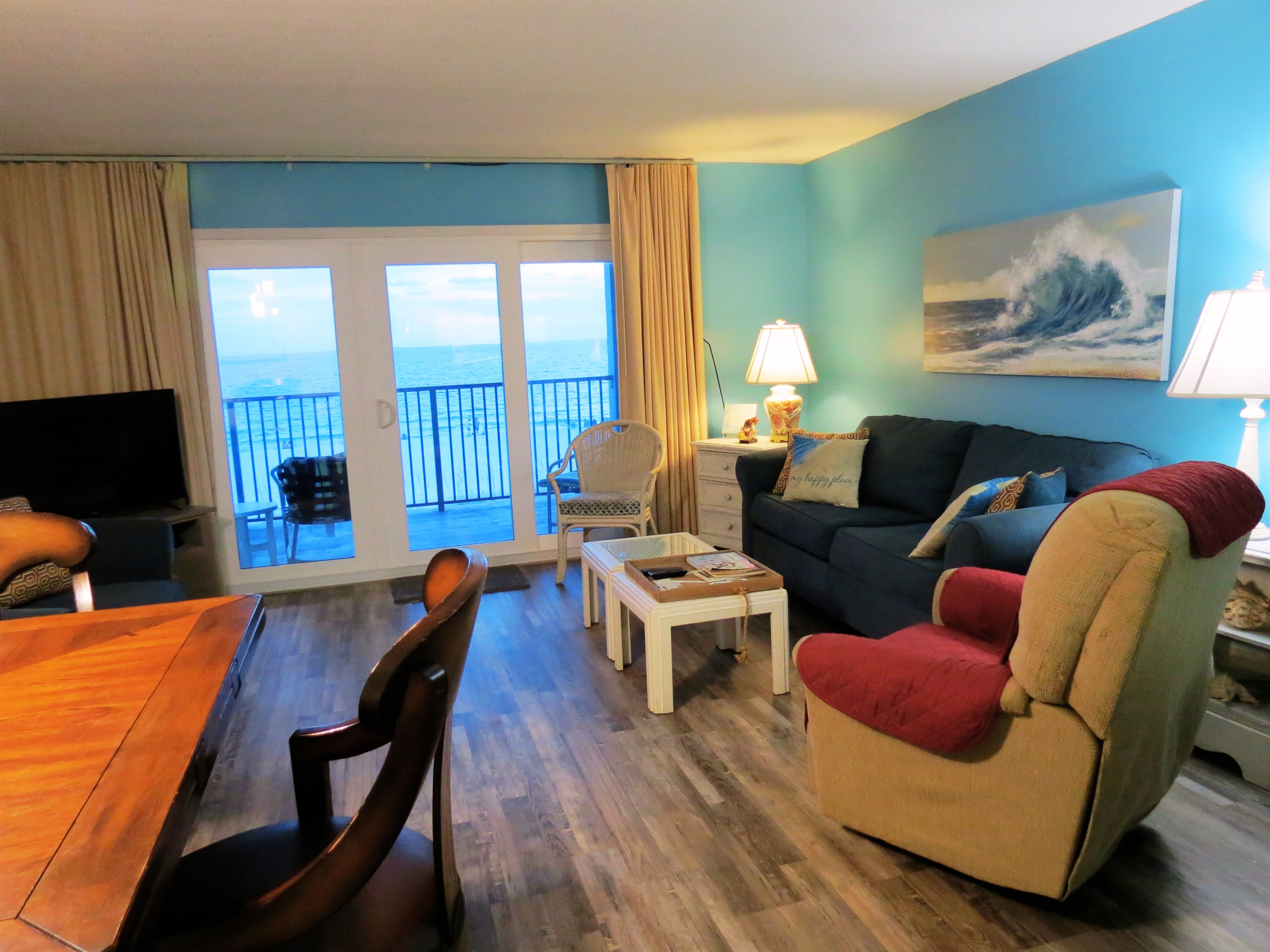 Living Room / Sliding Balcony Door