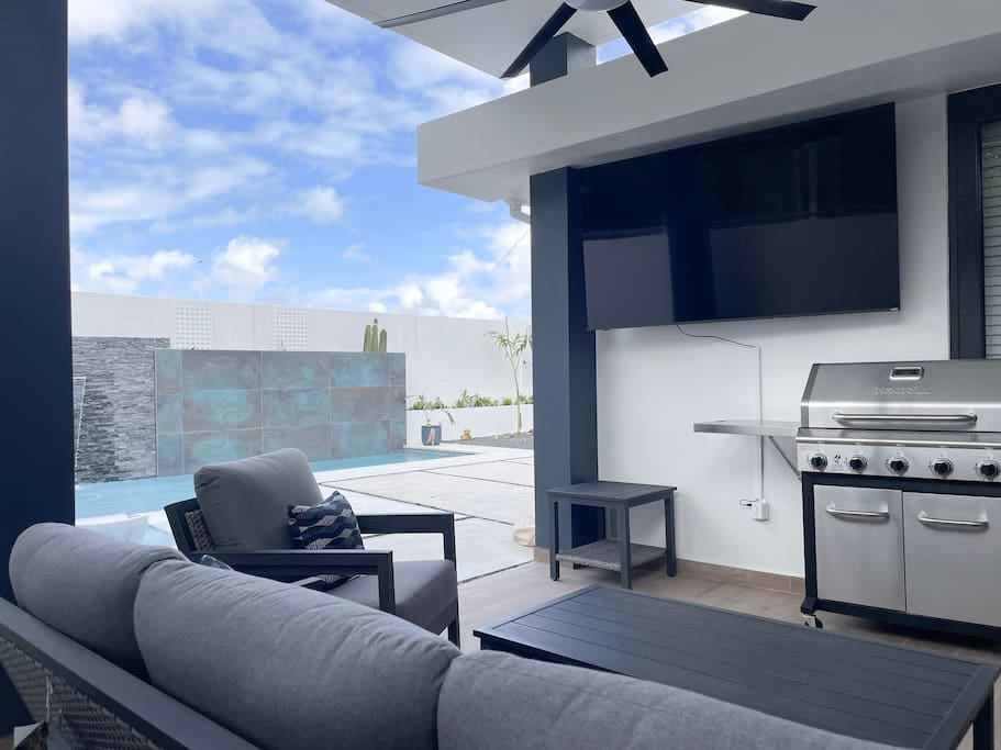 coastalheritage-w-private-pool-7min-from-airport/