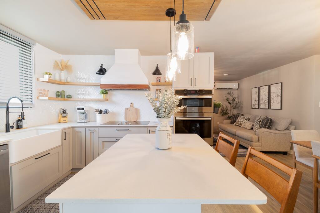 coastalheritage-w-private-pool-7min-from-airport/