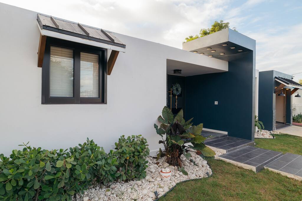 coastalheritage-w-private-pool-7min-from-airport/