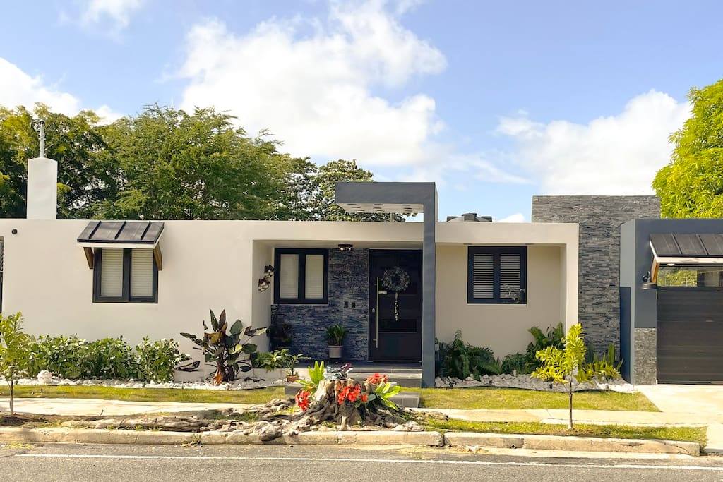 coastalheritage-w-private-pool-7min-from-airport/