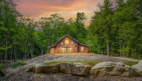 The Barnhaus | Unique 5-Star Experience | Hot Tub