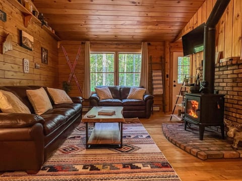 MOOSE CABIN | 5-Star Maine Experience | Hot Tub