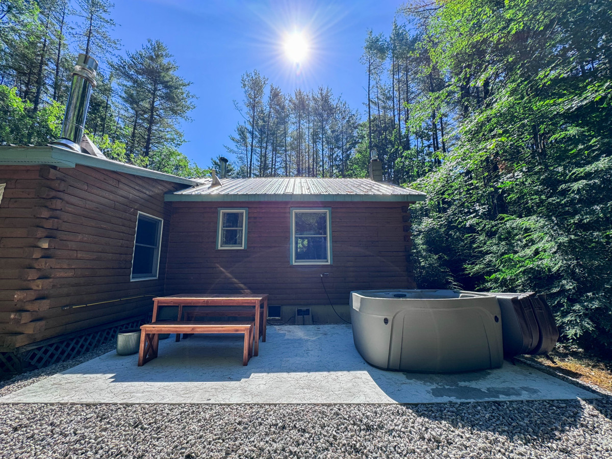 moose-cabin-or-5-star-maine-experience-or-hot-tub/