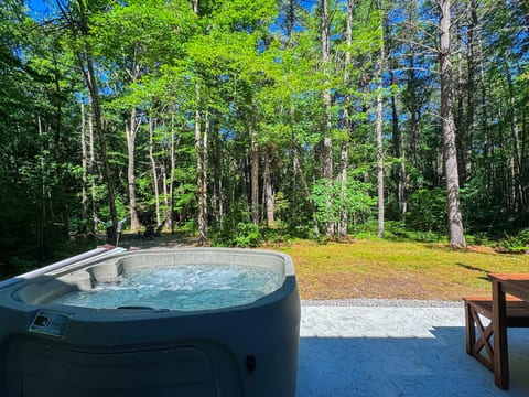 MOOSE CABIN | 5-Star Maine Experience | Hot Tub