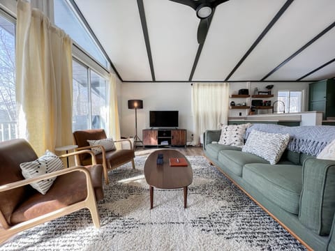 Maple View | Modern White Mountain Retreat
