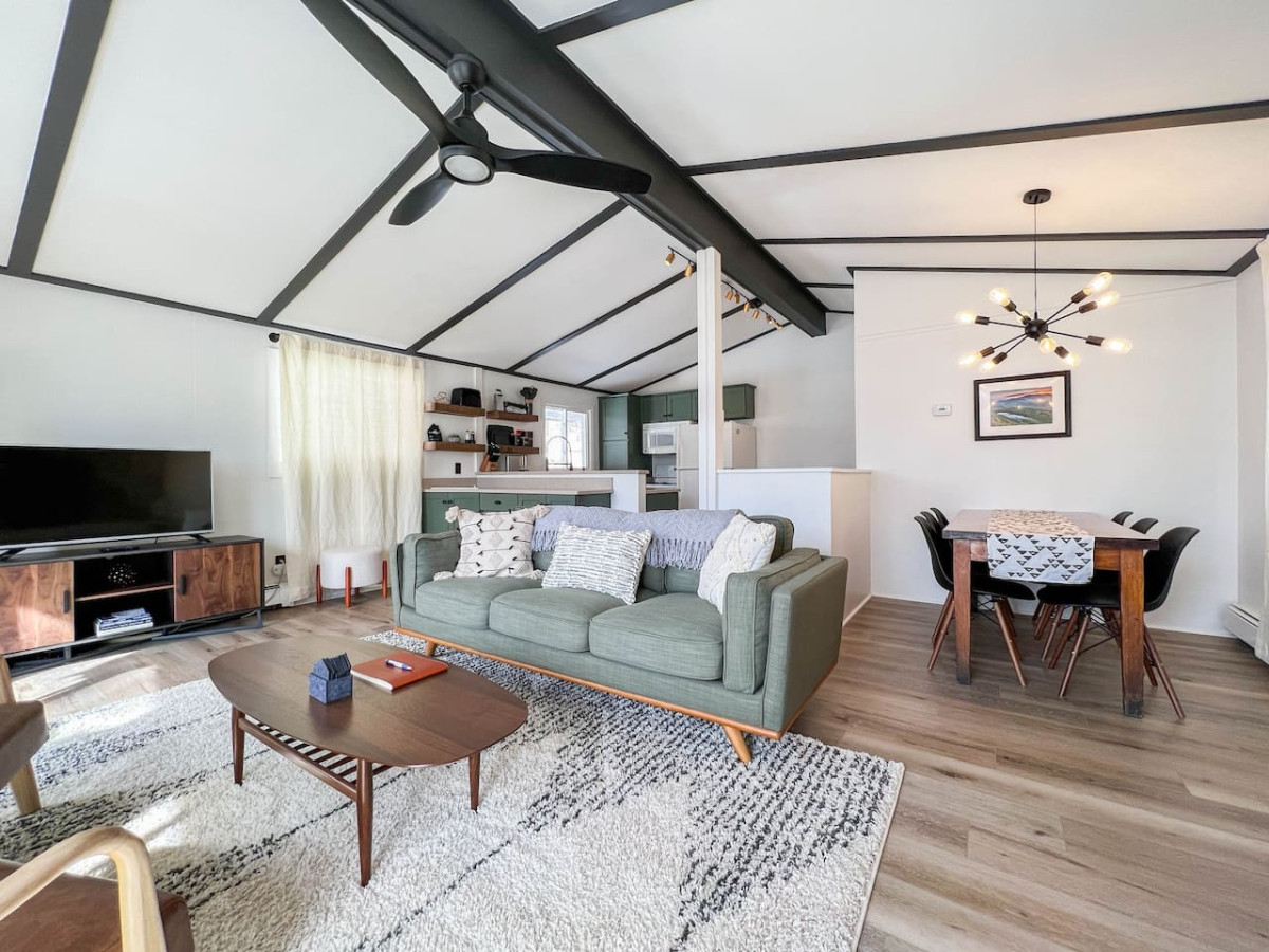 Maple View | Modern White Mountain Retreat