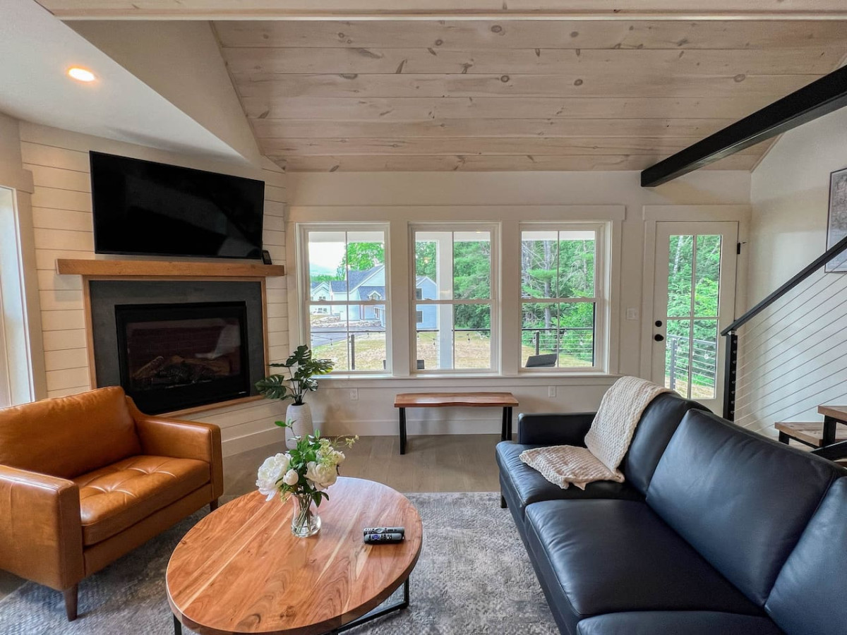 Birch Haus | New Luxury Home w/ Views & Hot Tub