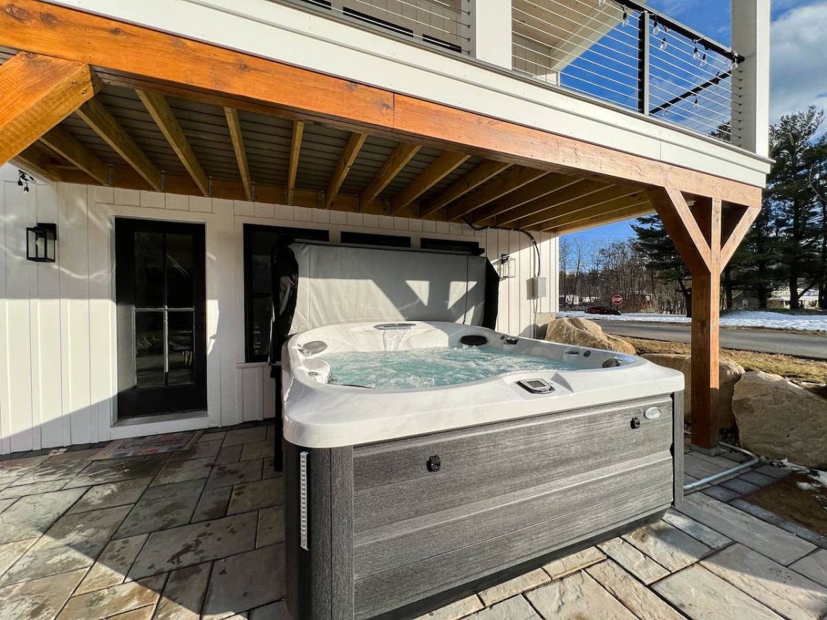 Birch Haus | New Luxury Home w/ Views & Hot Tub