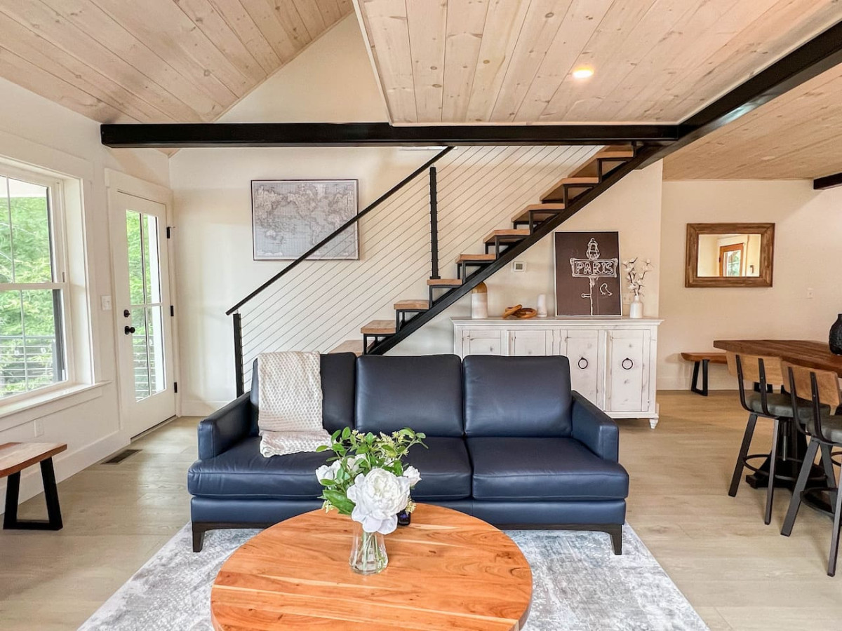 Birch Haus | New Luxury Home w/ Views & Hot Tub