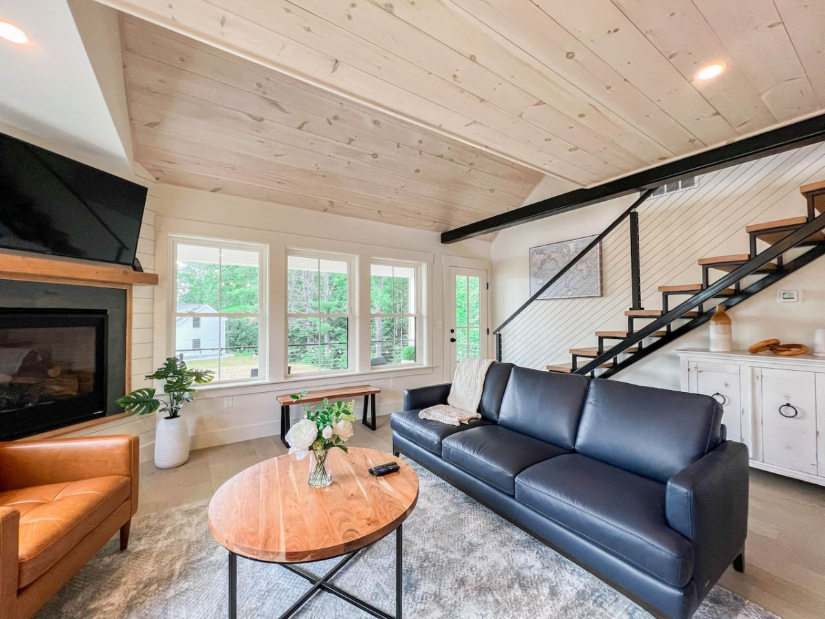 Birch Haus | New Luxury Home w/ Views & Hot Tub