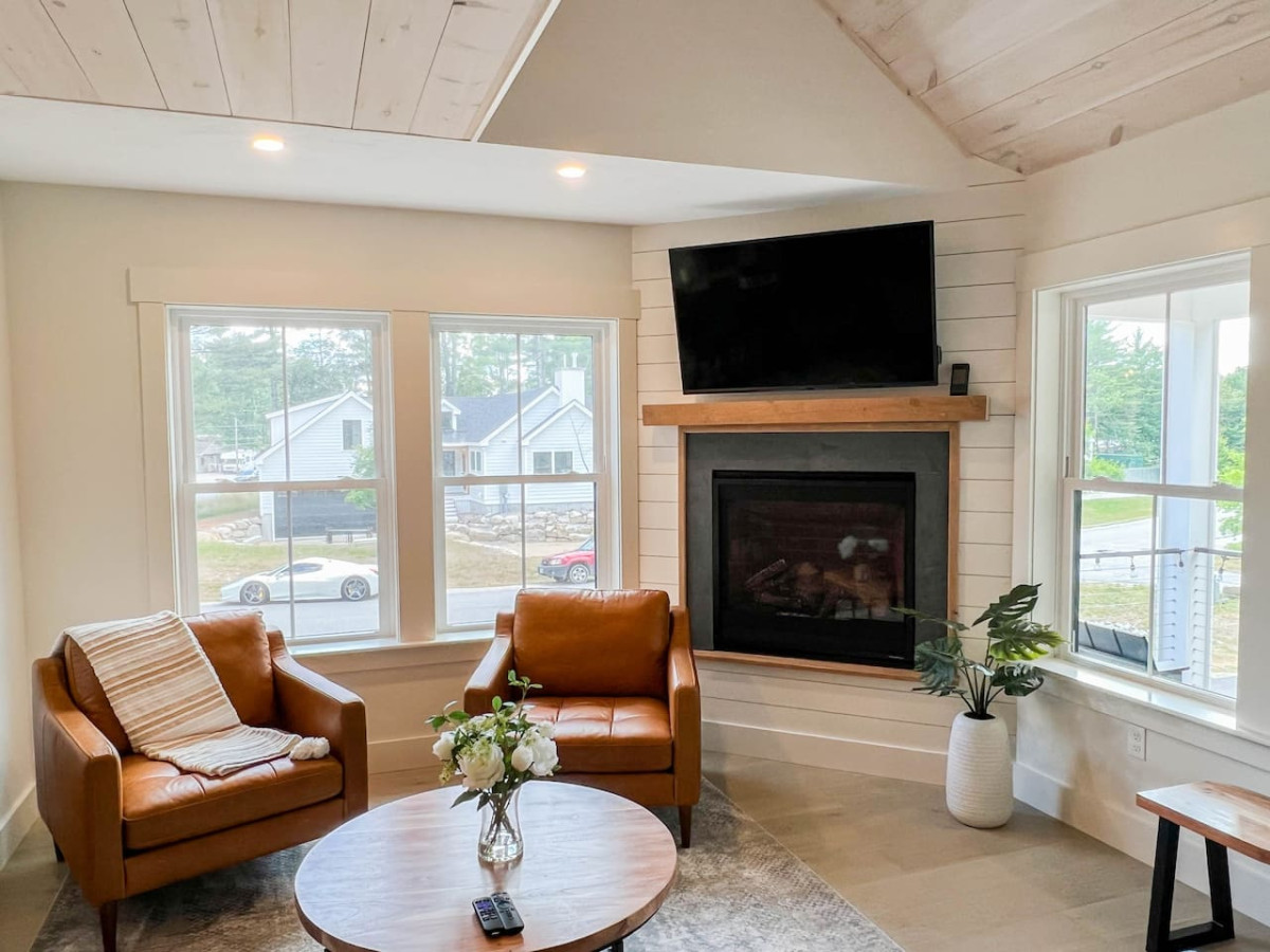 Birch Haus | New Luxury Home w/ Views & Hot Tub