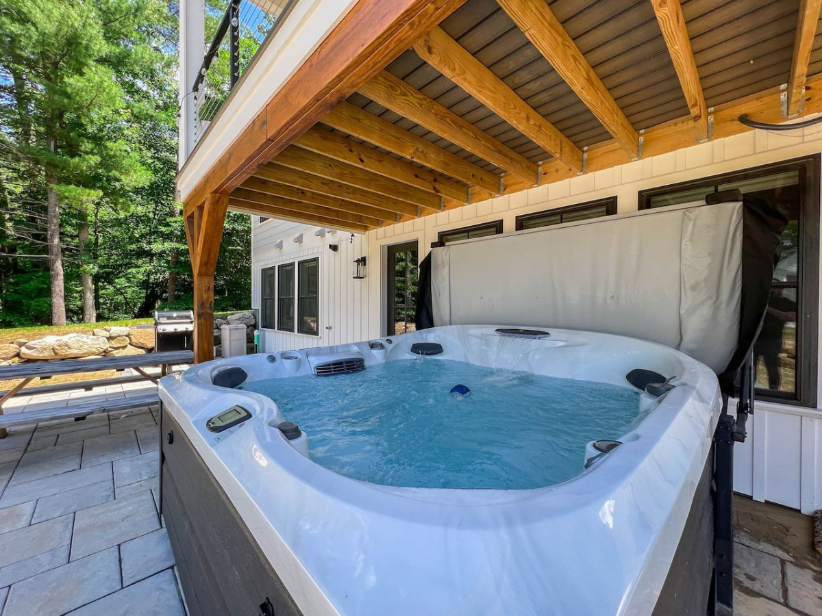 Birch Haus | New Luxury Home w/ Views & Hot Tub