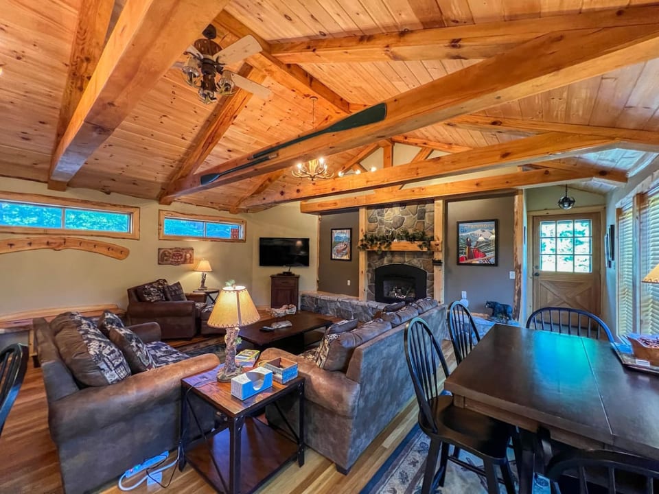 The Cranmore Mountain Cabin | Walk to North Conway - North Conway