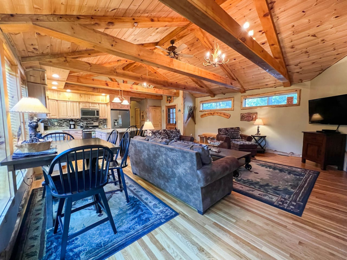 the-cranmore-mountain-cabin-or-walk-to-north-conway/