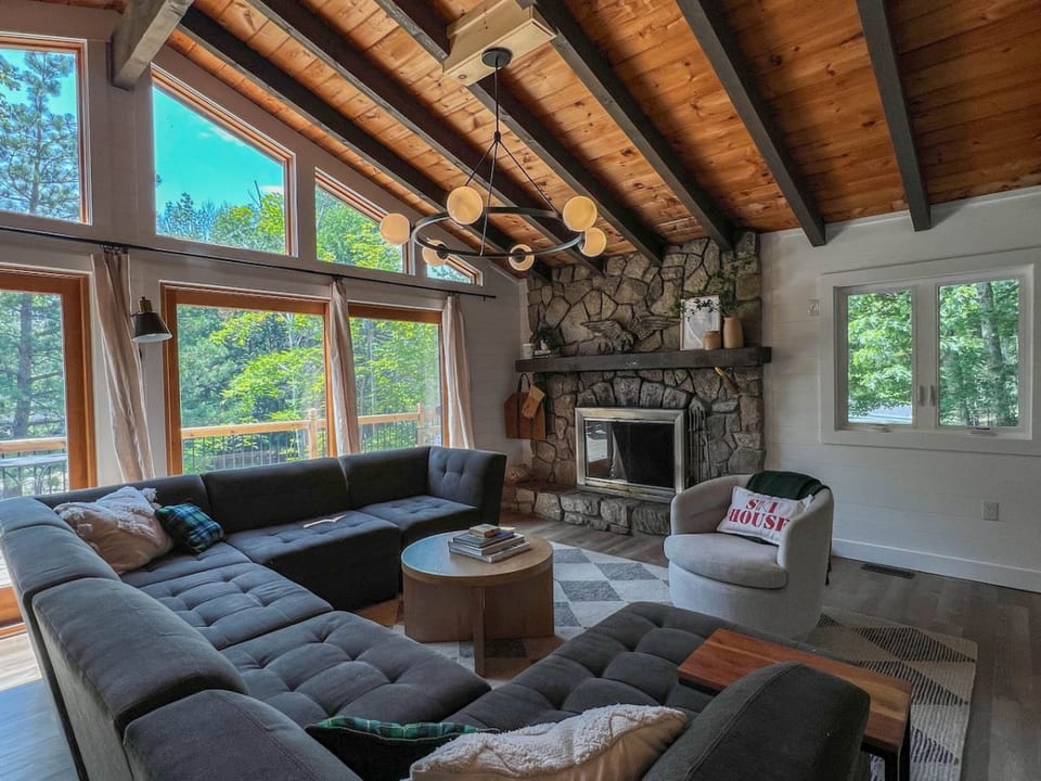 Mountainside Chalet | Modern, Spacious + Central! - North Conway