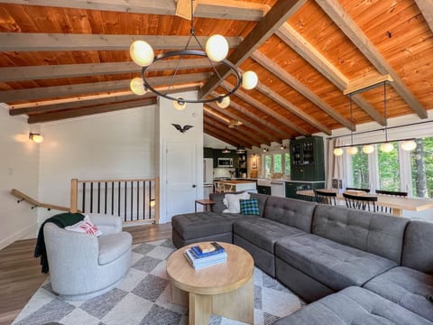 Mountainside Chalet | Modern, Spacious + Central!