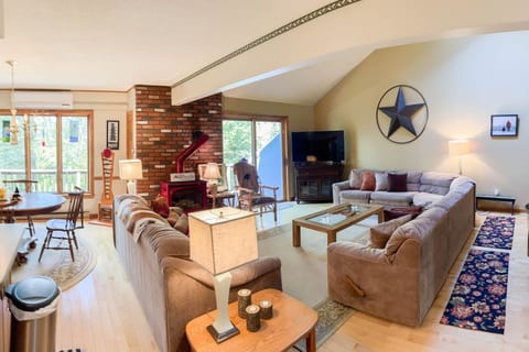 Spacious North Conway Home | Home Theater + Games