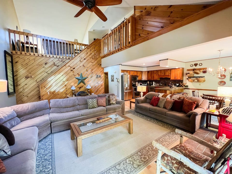 Spacious North Conway Home | Home Theater + Games - North Conway