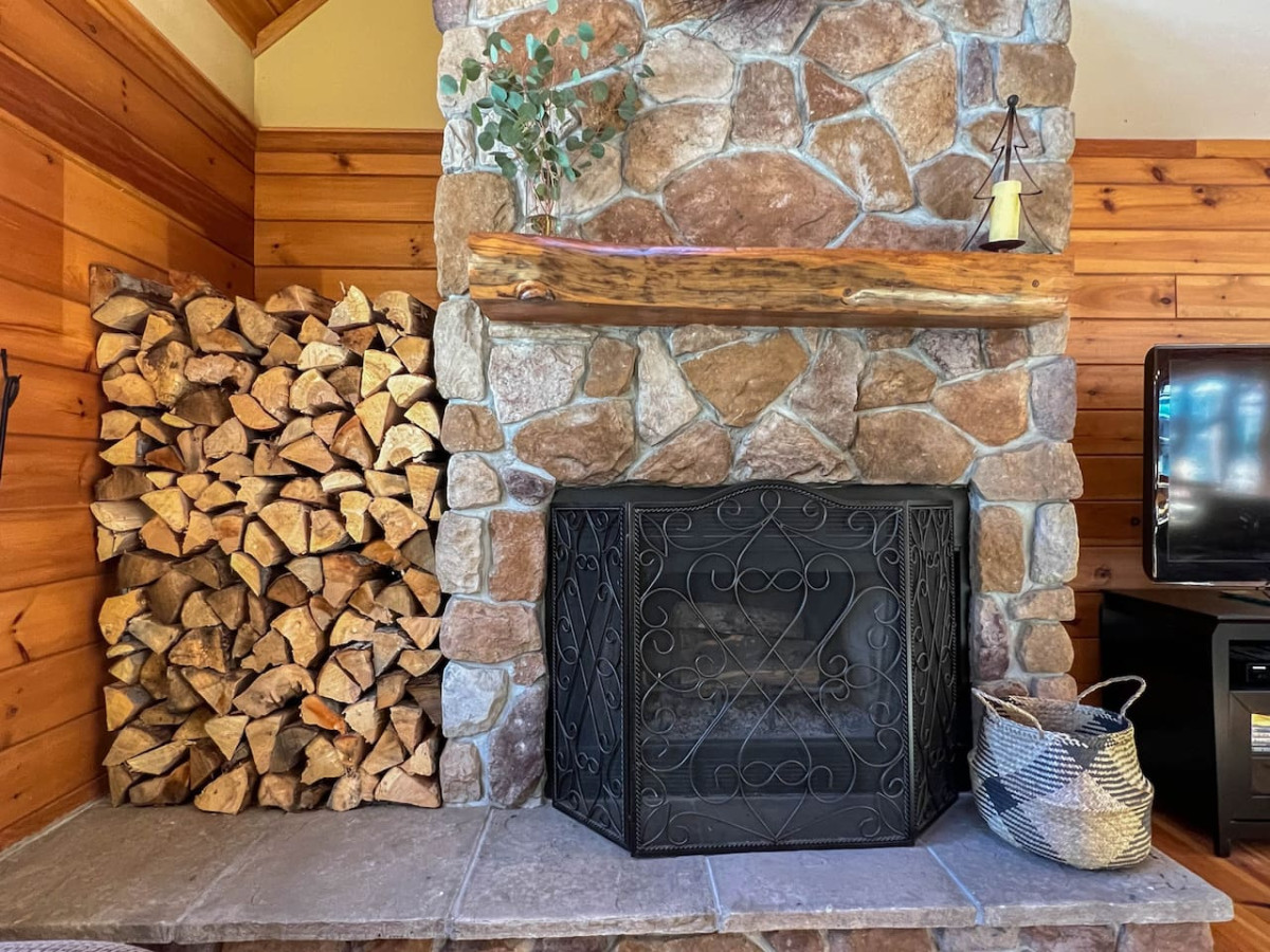 Walker Mtn. House | Walk to River | 2 Main Suites