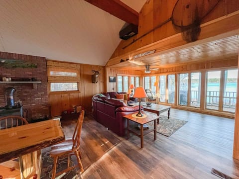 Gorgeous Family Lakefront Cabin | Incredible Views