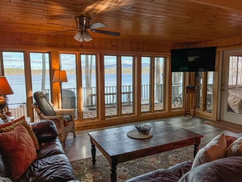 Gorgeous Family Lakefront Cabin | Incredible Views