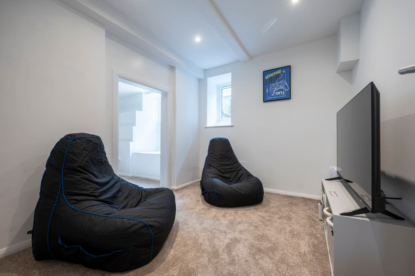 Stylish Tenby Townhouse – Steps from the Beach