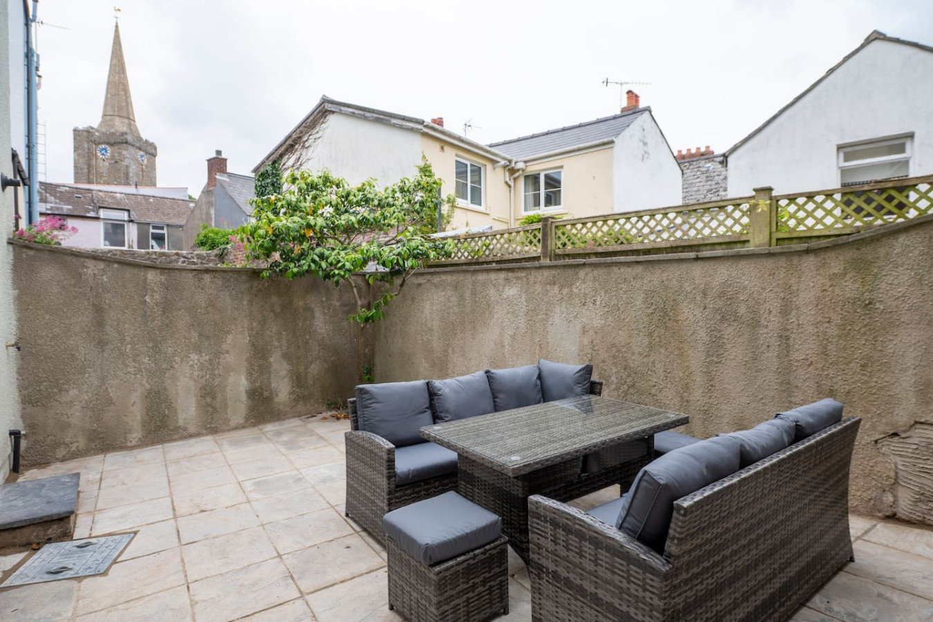 Stylish Tenby Townhouse – Steps from the Beach
