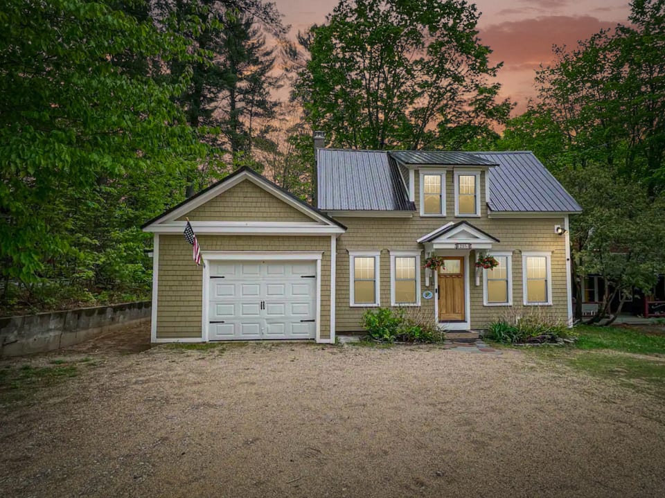Cozy Home, Walk to N. Conway VLG and Cranmore Fun! - North Conway