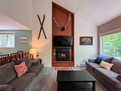 Cathedral Cove | Modern, Walk to Dianas bath!