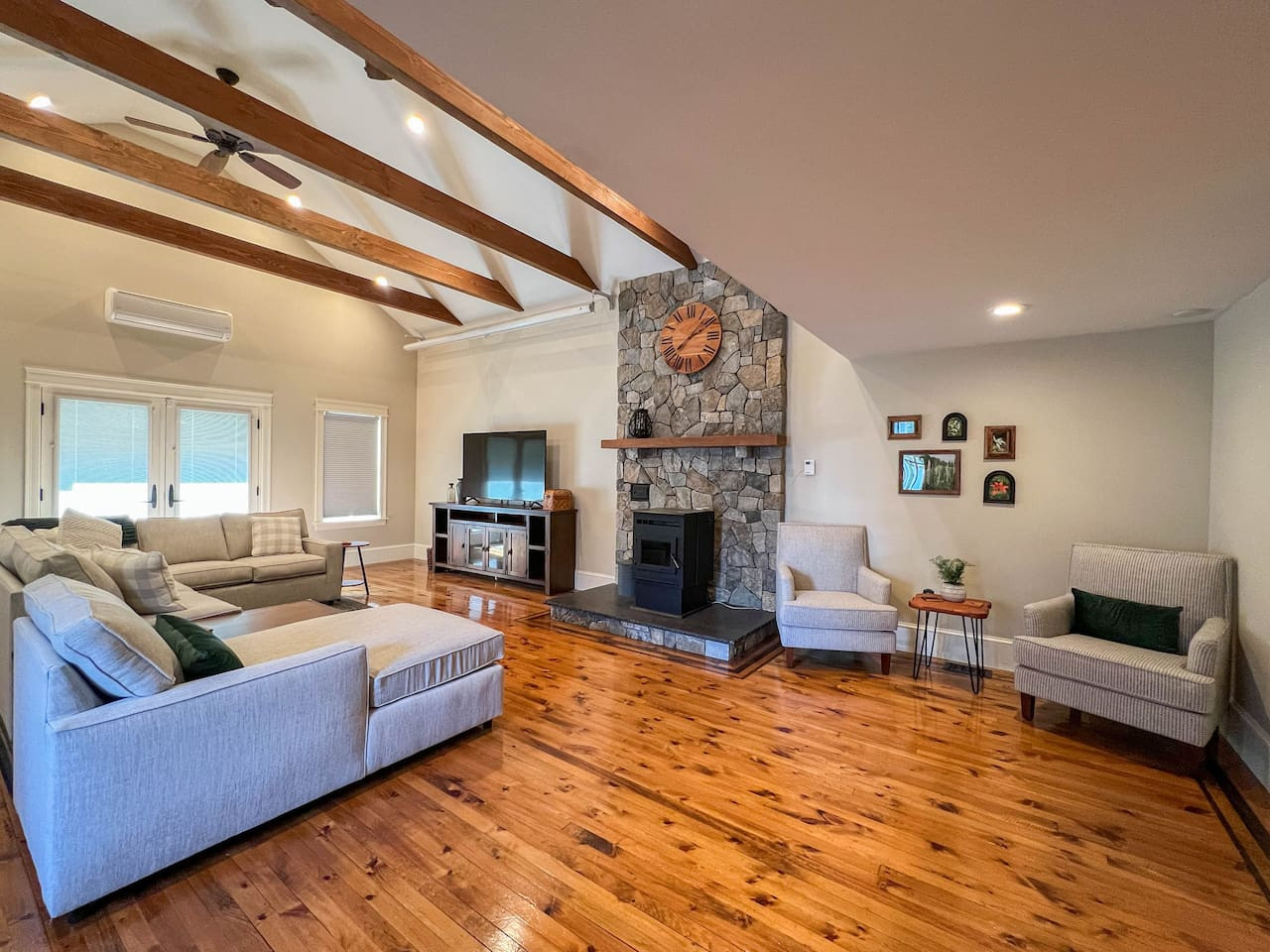 Fowler Farmhouse | Downtown | Beach | Hot tub +Bar