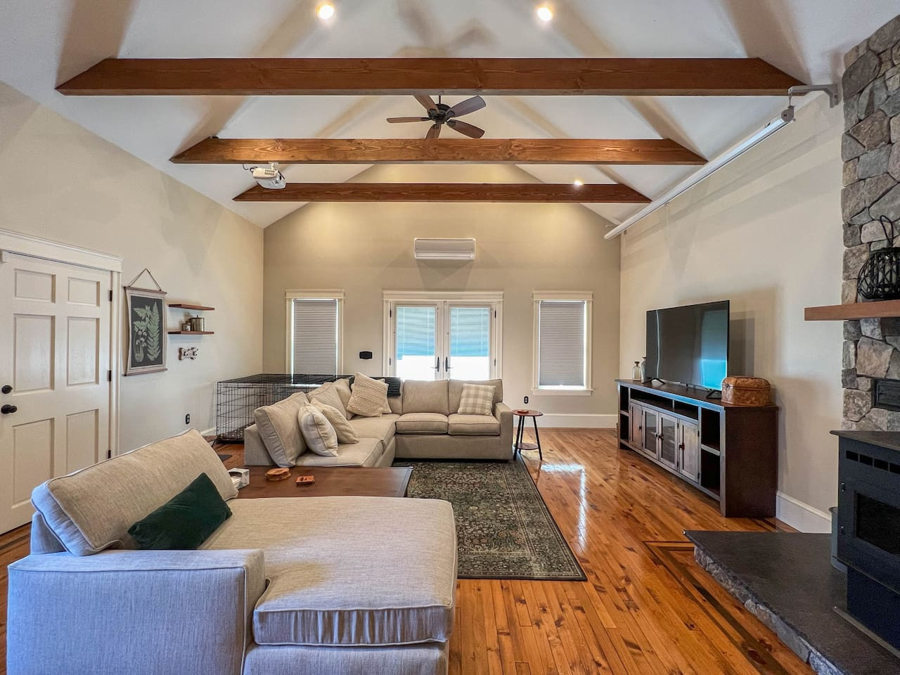 Fowler Farmhouse | Downtown | Beach | Hot tub +Bar
