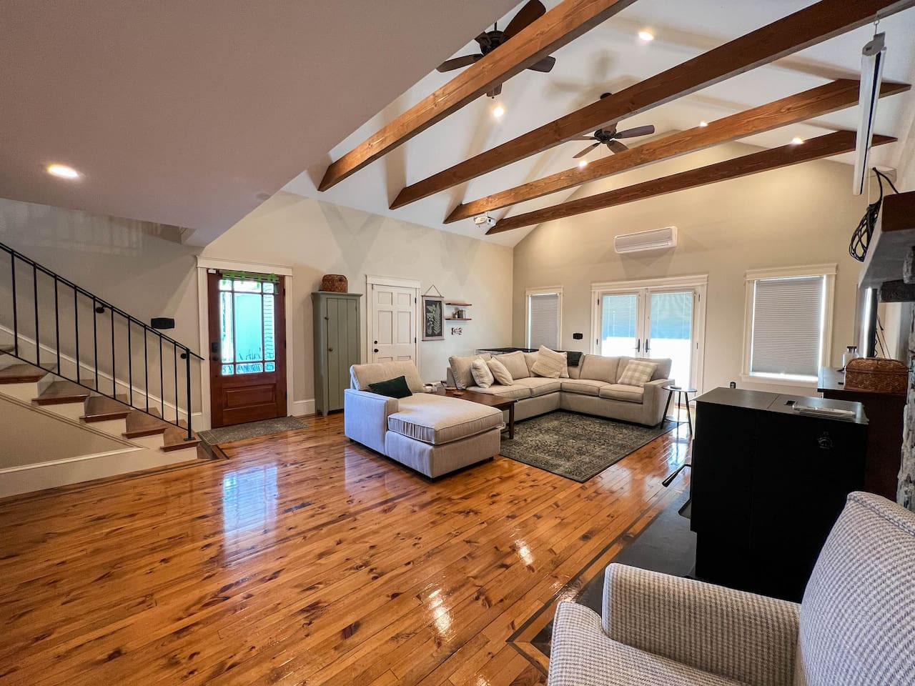 Fowler Farmhouse | Downtown | Beach | Hot tub +Bar