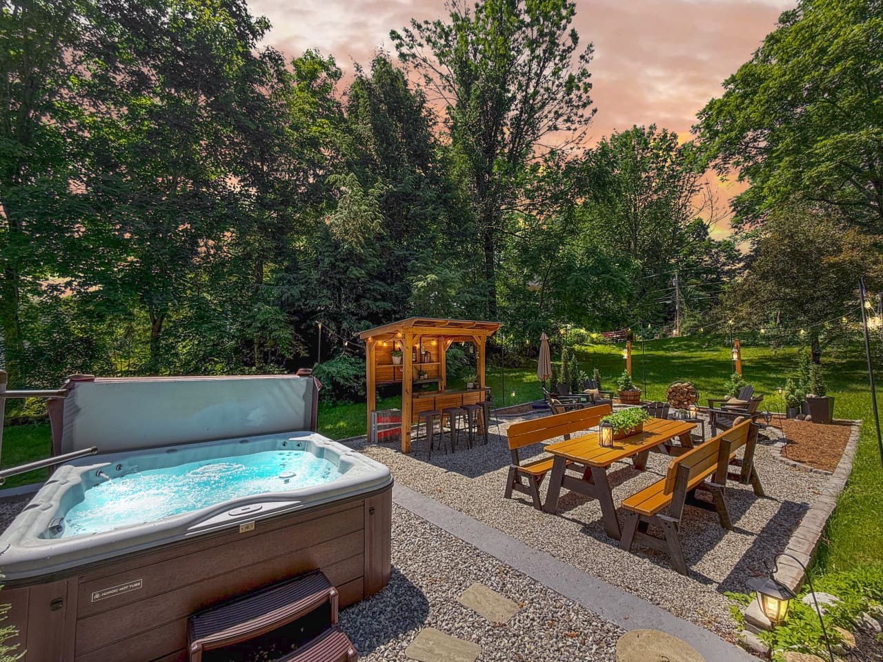 Fowler Farmhouse | Downtown | Beach | Hot tub +Bar