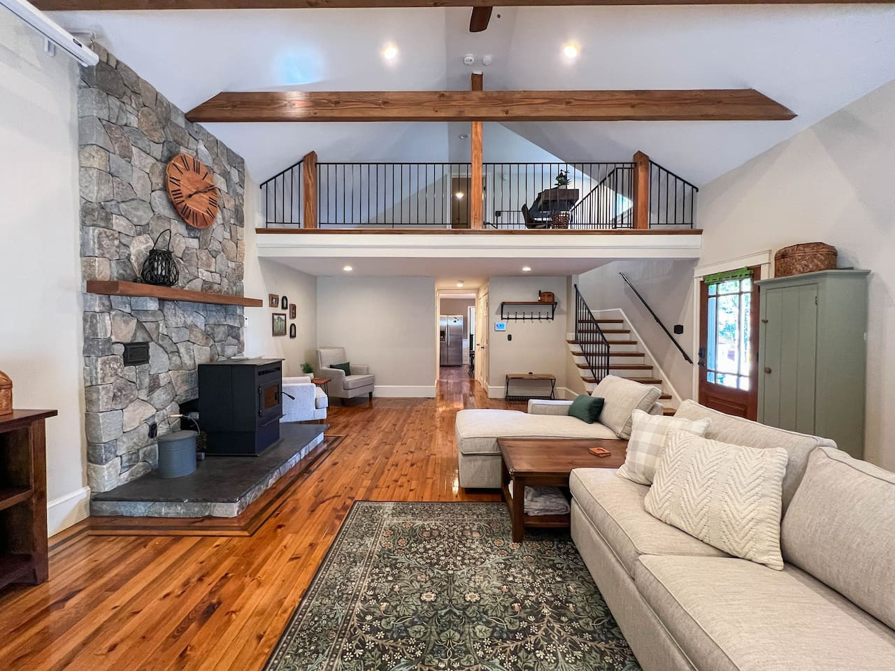 Fowler Farmhouse | Downtown | Beach | Hot tub +Bar