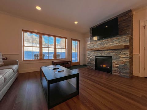 Luxe Ski In/Out | Pool, Hot tub, Hiking, N. Conway