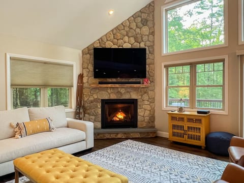 Bear Mountain House | Luxury, Hot Tub, Fireplace
