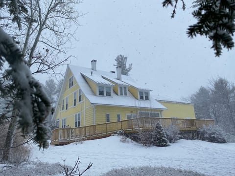 North Conway Getaway | Hot Tub, Pool & Sleeps 25!