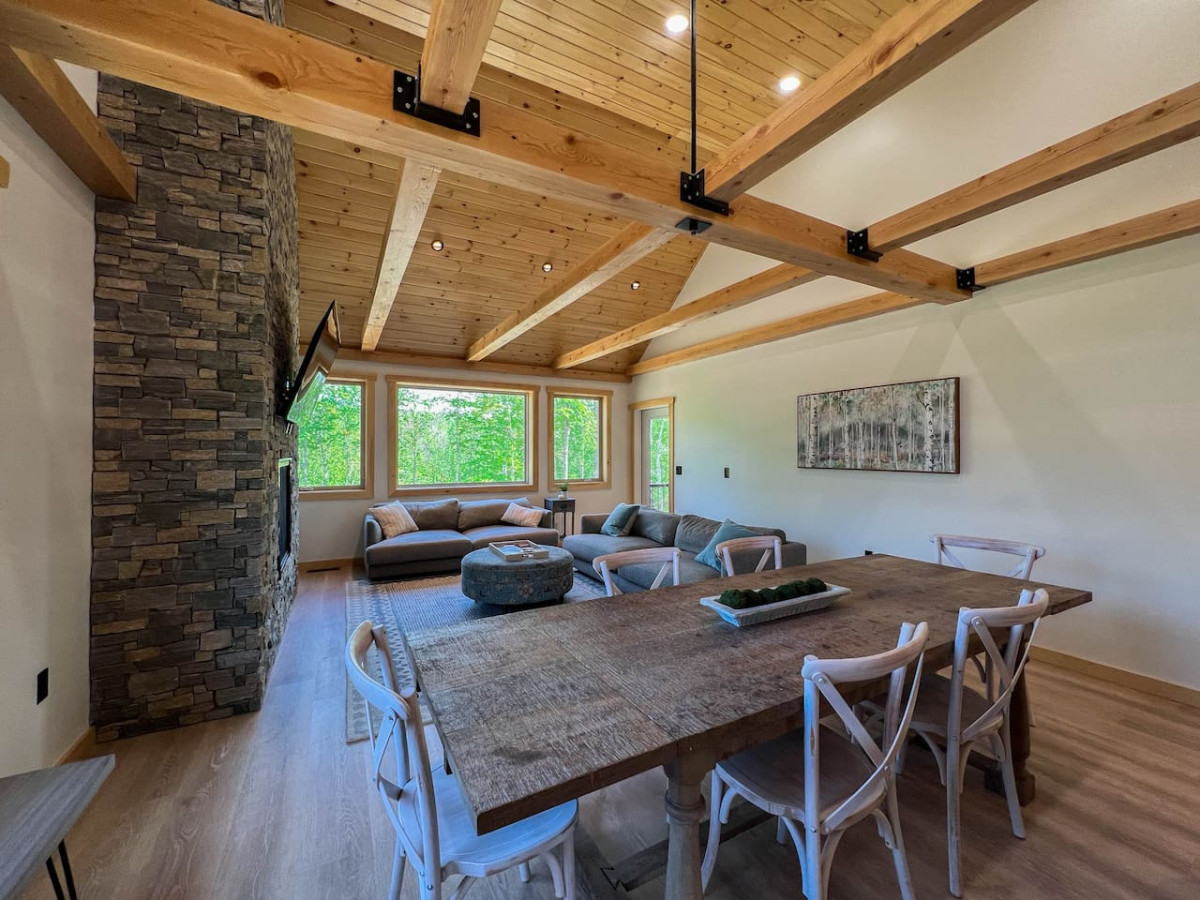 The Ledgeview Lodge | Brand New, Hot tub, Views