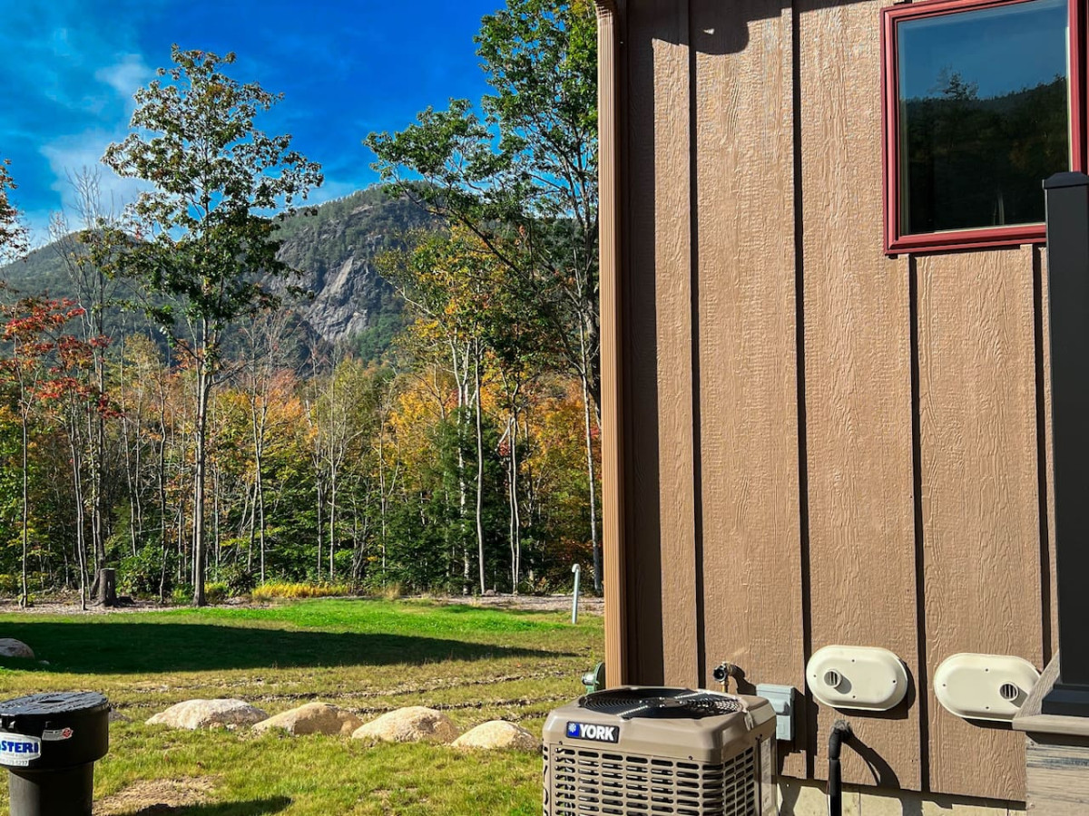 The Ledgeview Lodge | Brand New, Hot tub, Views