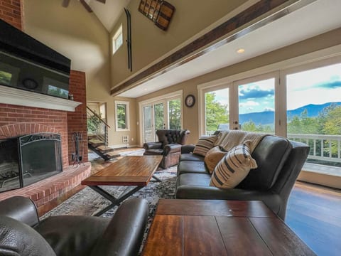 The Mountain Vista | Modern + Incredible Views