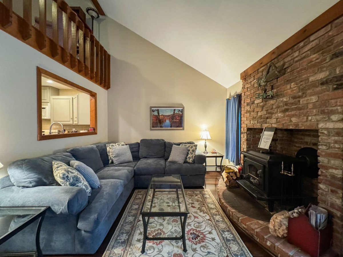White Pines Retreat | Spacious | North Conway